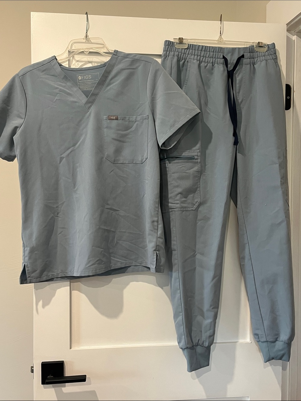 Figs Women’s Jogger Scrub Set in Light Blue
